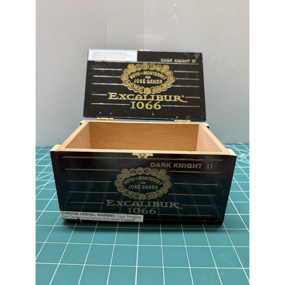 Hoyo‎ de Monterrey-Jose Gener Excalibur Empty Cigar Box No. 1066 Missing Clasp